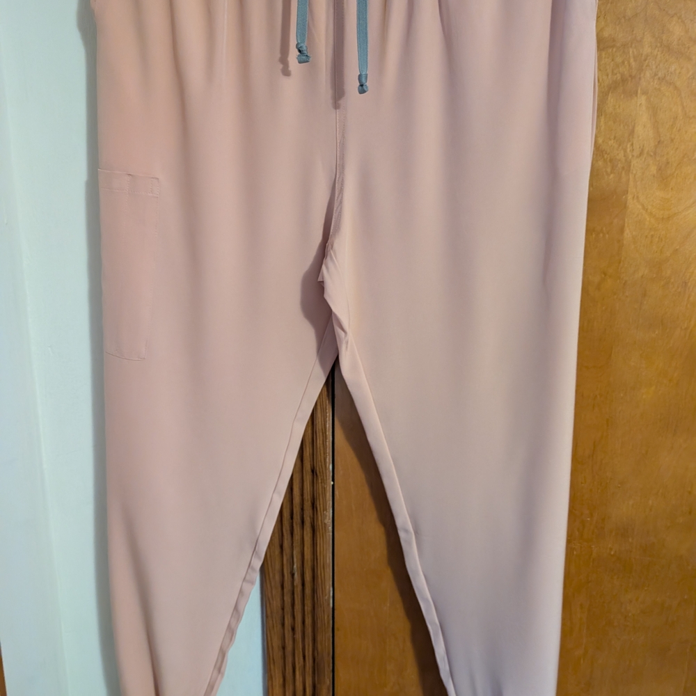 Pink Scrub Set with Pockets - Picture 6 of 13